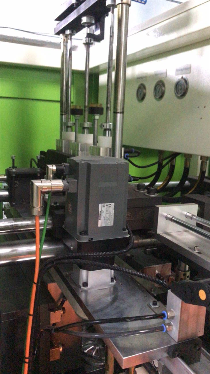 Full Automatic 3 Cavity Pet Plastic Water Bottle Blowing Machine1